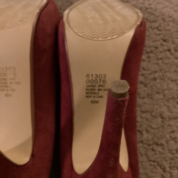 ~ Spiegel Red Suede Stiletto Pumps, SOLD AS-IS ~ - Picture 8 of 14